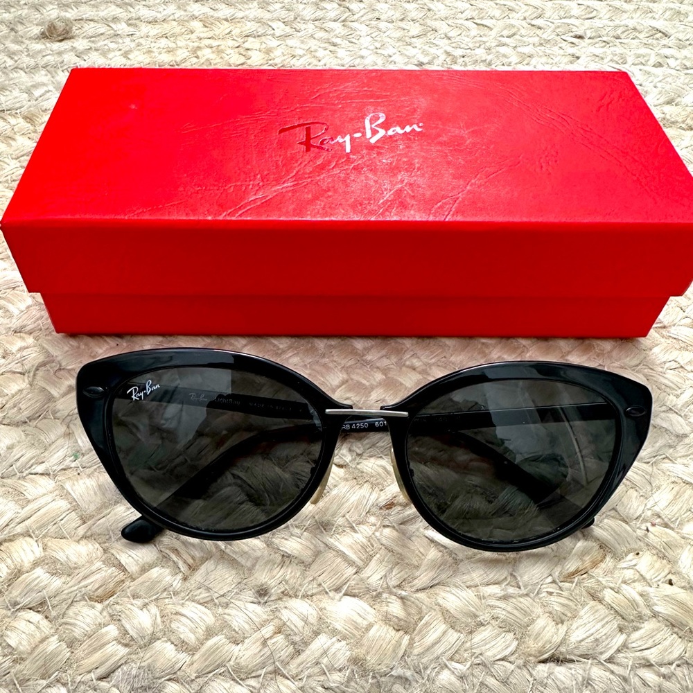 RayBan cat-eye black sunglasses - RB4250